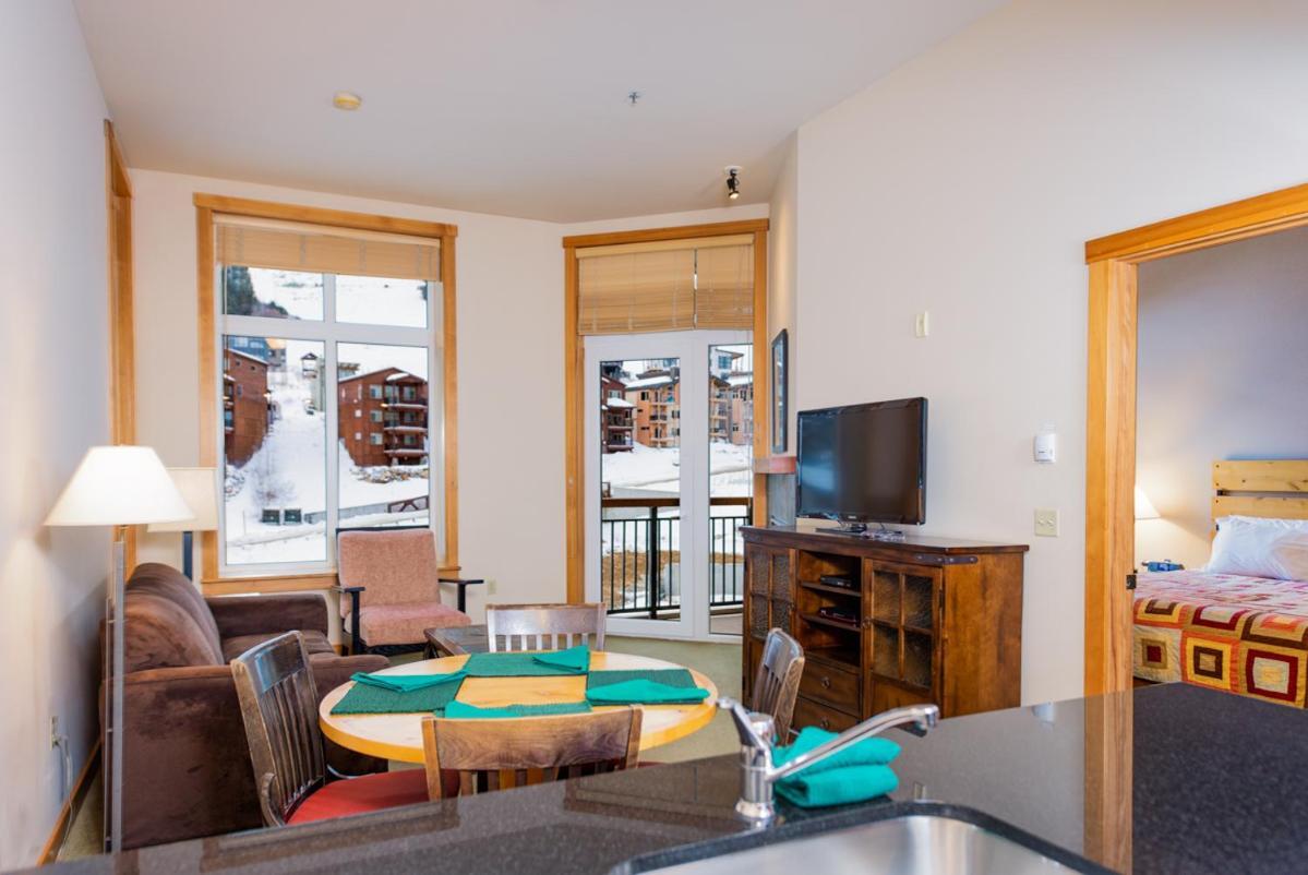 Schweitzer Mountain Resort White Pine Lodge サンドポイント エクステリア 写真