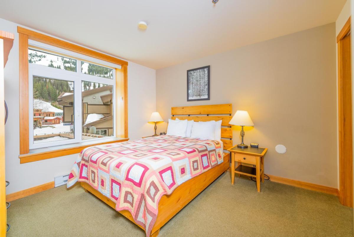 Schweitzer Mountain Resort White Pine Lodge サンドポイント エクステリア 写真