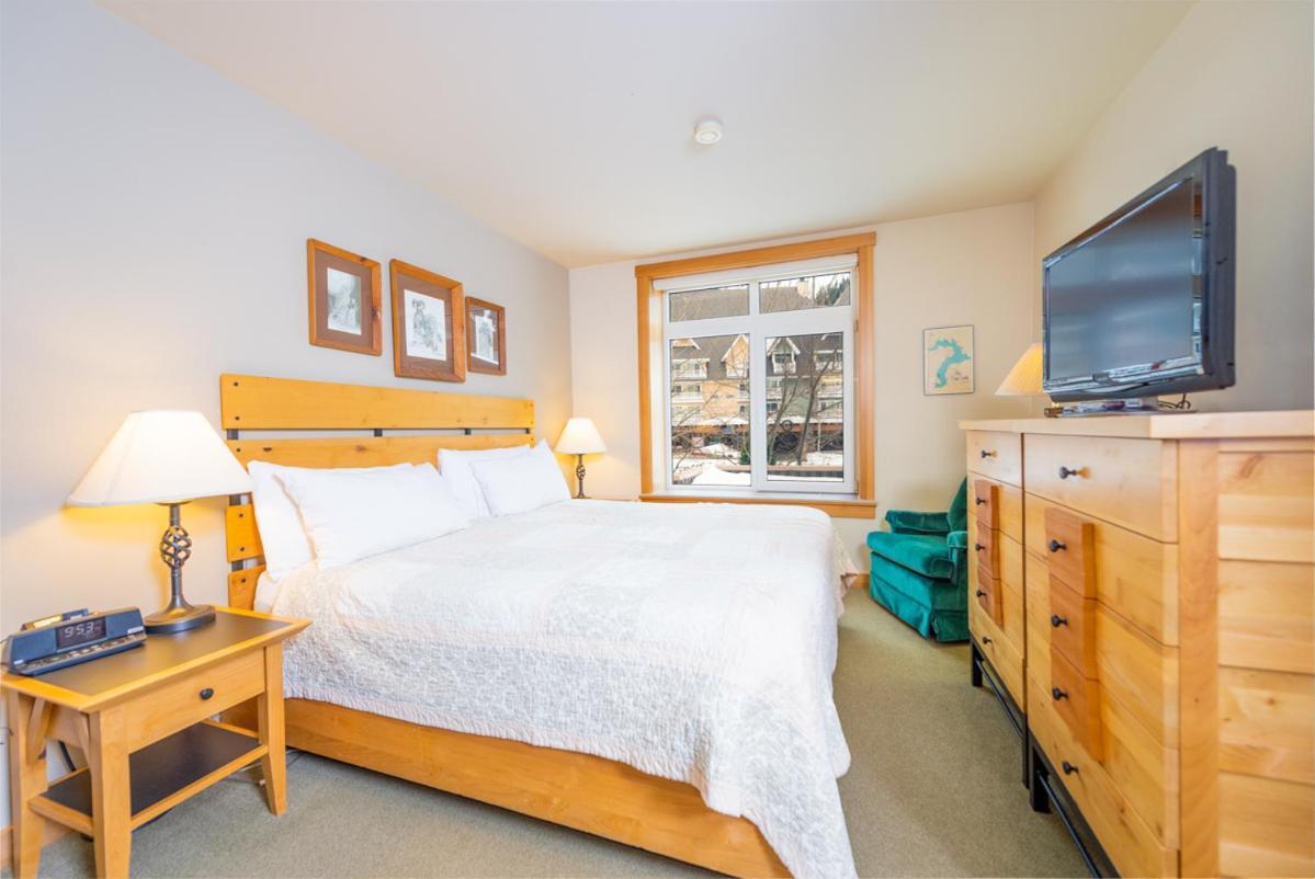 Schweitzer Mountain Resort White Pine Lodge サンドポイント エクステリア 写真