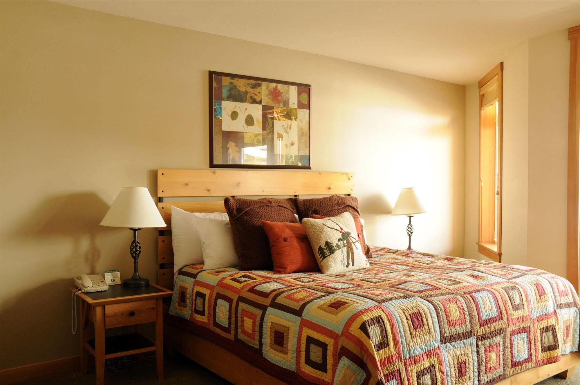 Schweitzer Mountain Resort White Pine Lodge サンドポイント エクステリア 写真