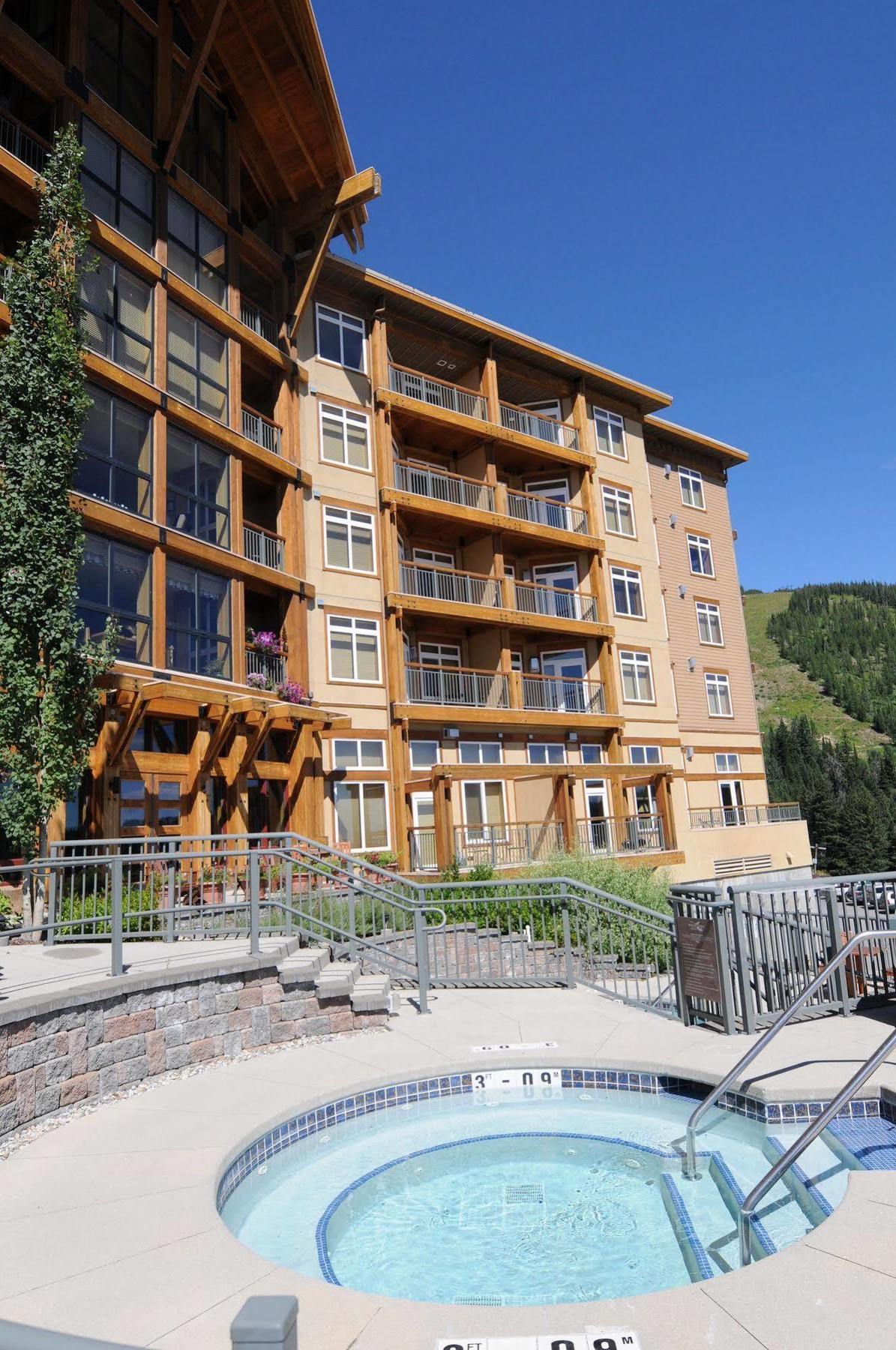 Schweitzer Mountain Resort White Pine Lodge サンドポイント エクステリア 写真